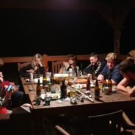 talk2move Führungskräfte trinken gemeinsam ein Bierchen