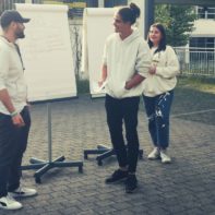 Fundraiser halten einen Vortrag zum Idealismus-Seminar