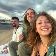 Selfie von 3 Fundraisern in den Sanddünen auf Gran Canaria