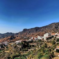 Blick auf ein Dorf auf der Insel Gran Canaria in Spanien