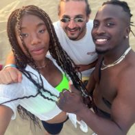Selfie mit sportlichen Fundraisern am Stran auf Gran Canaria
