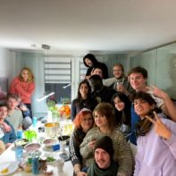 talk2move Fundraiser in der Küche am Esstisch